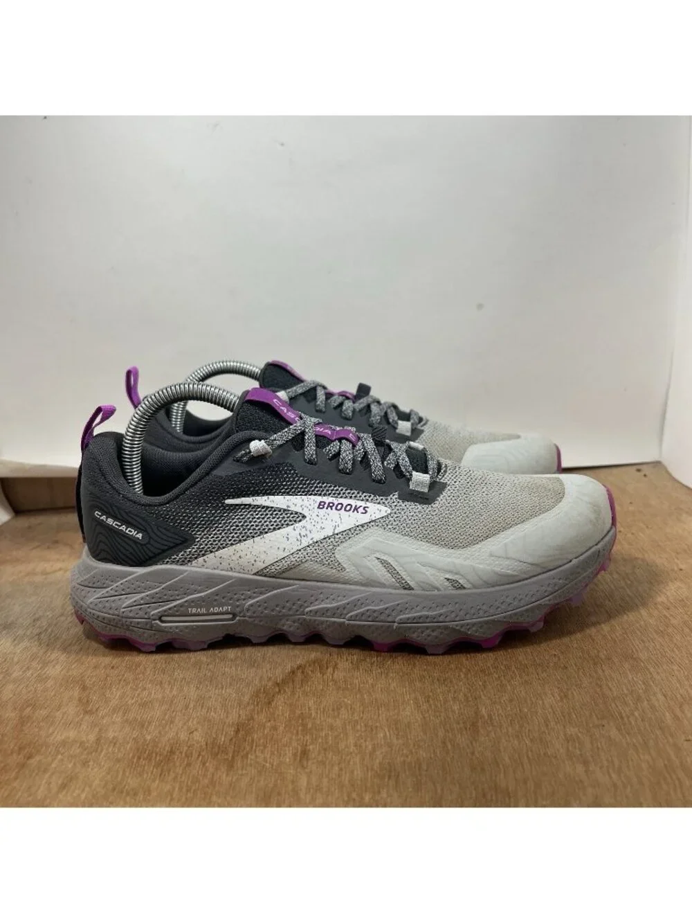 Brooks Cascadia 17 Trail Running Hiking Shoe Women Size 9.5 Grey Purple